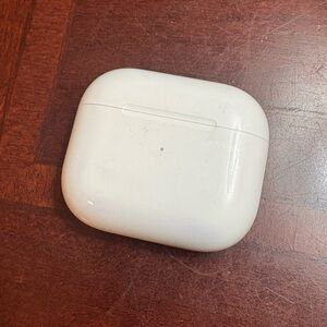 Apple (read description!) AirPods 3 with Lightning Charging Case